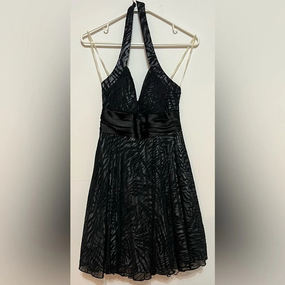 🧡 City Triangle Black Halter Zebra Dress with Glitter. - Picture 1 of 9